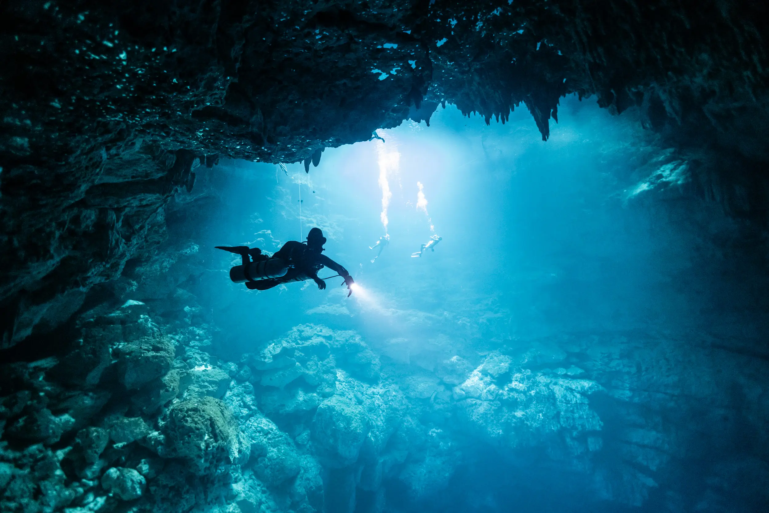 Buceo cenote El Pit y Nicte Ha – rayo de luz y caverna azul en la Riviera Maya